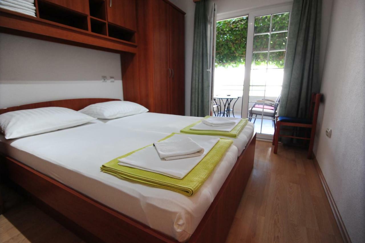 Milic Apartments Makarska Esterno foto